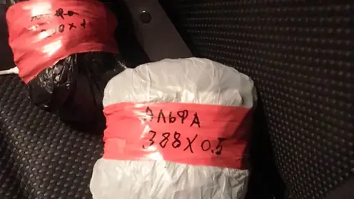 Красноярские полицейские нашли почти 1 килограмм наркотиков у пьяного водителя под сиденьем