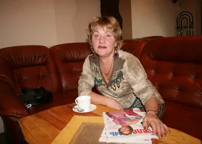 В Красноярске пропала 67-летняя женщина на бордовом Мерседесе