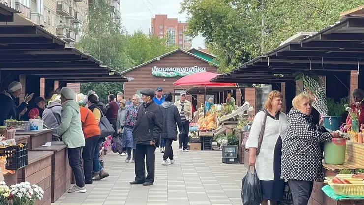 В Кировском районе Красноярска установили 8 новых прилавков для уличной торговли