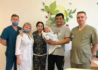 Кардиохирурги Красноярска прооперировали новорождённого ребёнка с пороком сердца из Монголии