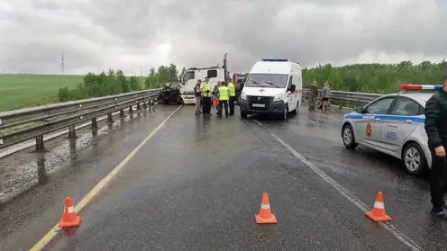 В Березовском районе под Красноярском при аварии погиб пассажир фуры