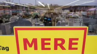 Владельцы красноярской торговой сети «Светофор» закрыли магазин в Великобритании