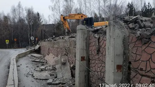 В Красноярске уберут подпорную аварийную стену на ул. Базайской