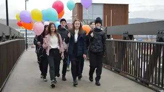 В Красноярске открылся новый пешеходный мост на Калинина 