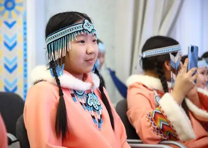 Эвенкийскому языку и оленеводству учат детей в кочевой школе в Якутии