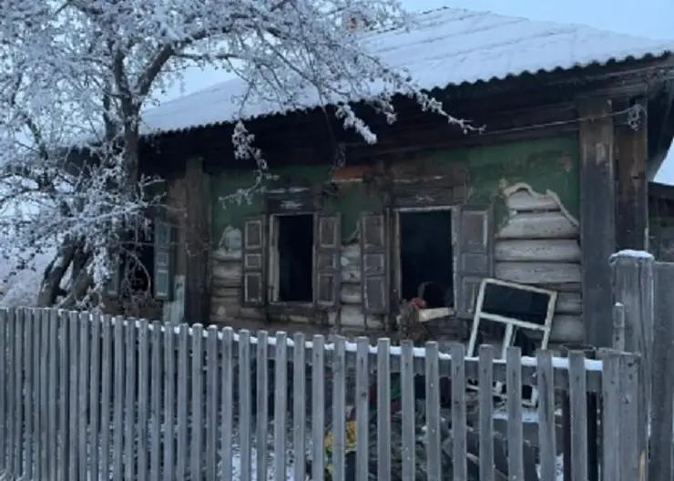 Трое жителей Хакасии задохнулись в горящем доме 