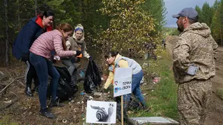 Волонтеры БоАЗа провели акцию по уборке берегов реки во время экомарафона «День Карабулы»
