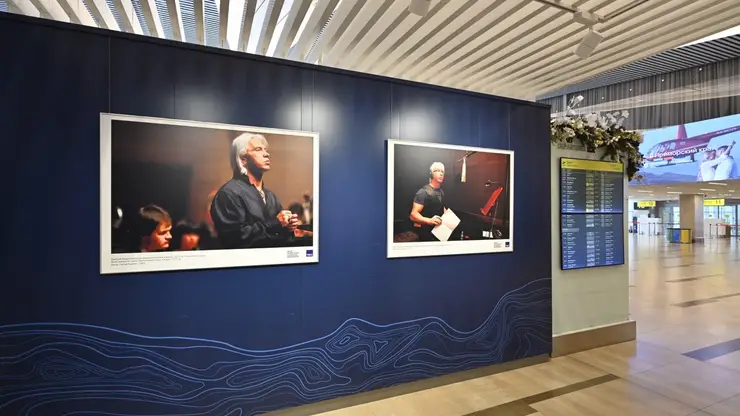 В красноярском аэропорту заработала фотовыставка памяти Дмитрия Хворостовского