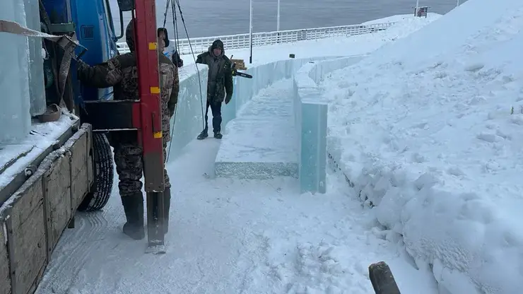 Ледовая горка на естественном склоне появится на правобережной набережной Красноярска