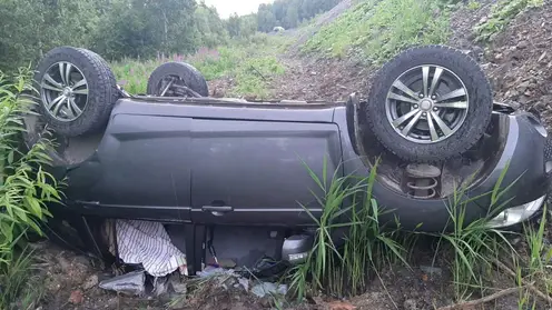 Водитель и пассажир Lifan пострадали после съезда в кювет на трассе Красноярск - Ачинск