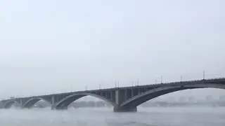 В Красноярске весной водолазы обследуют Коммунальный и Октябрьский мосты