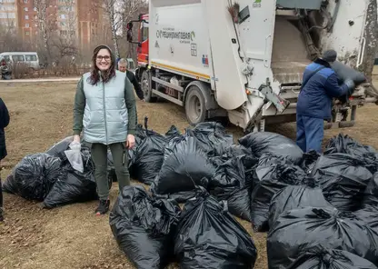 180 мешков мусора вывезла «Красноярская рециклинговая компания» после субботника в парке Юннатов