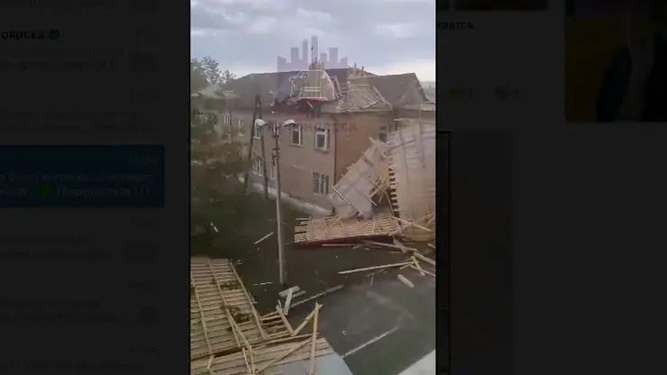 В Сухобузимо ветер снес крышу районной больнице