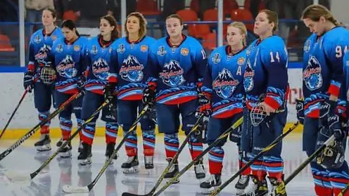 Женский хоккейный клуб из Красноярска впервые одержал победу в плей-офф