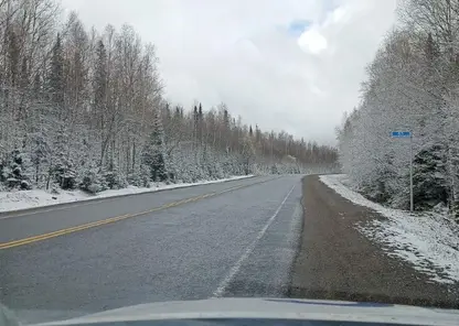 Мокрый снег выпал на трассе Р-257 «Енисей» в Красноярском крае
