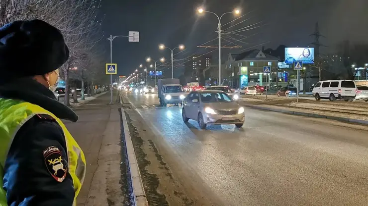 В Красноярске 21-летний водитель BMW въехал в опору электроосвещения
