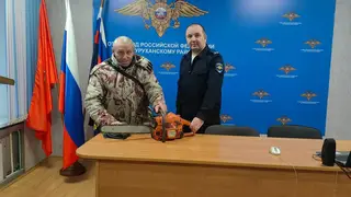 Полицейские из Красноярского края вернули похищенную бензопилу хозяину