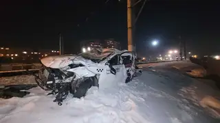 Грубое нарушение водителем легкового автомобиля правил дорожного движения привело к ДТП с пассажирским поездом в Красноярске