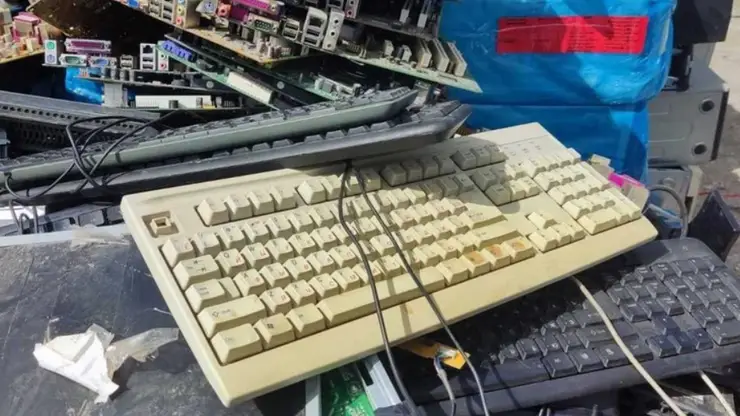 В Челябинске бульдозер раздавил 105 компьютеров