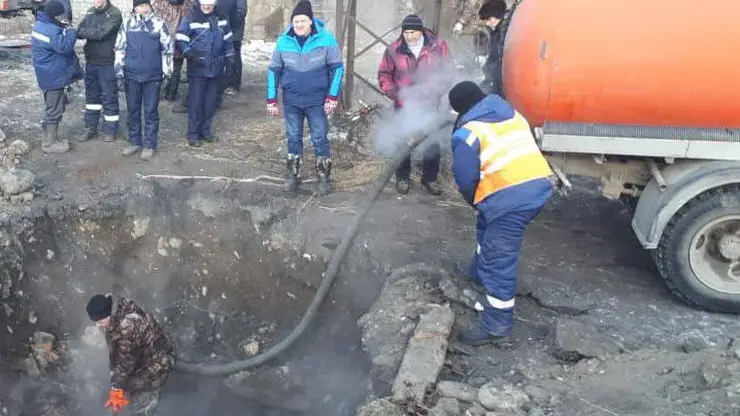 В Иркутской области из-за прорыва на теплотрассе в Слюдянке ввели режим ЧС