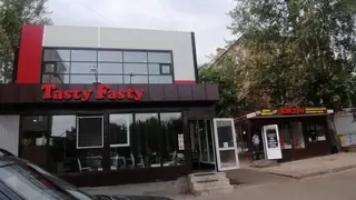 В Красноярске возле ГорДК незаконно построили двухэтажное кафе