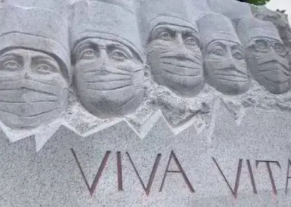 В Бурятии установили памятник погибшим во время пандемии врачам