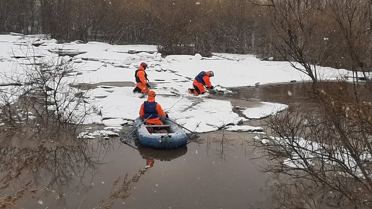 В районах Красноярского края продолжают устранять последствия паводков