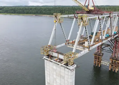 В Красноярском крае возвели пролёт между 5 и 6 опорами Высокогорского моста