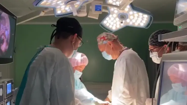 Известный хирург из Иркутска прооперировал 8-месячного пациента с тремя почками