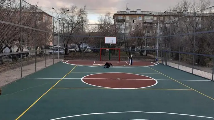 В Красноярске обустроили семь дворовых спортивных площадок