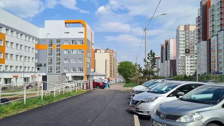 В Красноярске завершается обустройство дополнительных паркомест на ул. Мартынова