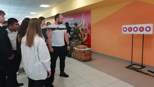 Красноярских школьников учат обращаться с оружием и оказывать первую помощь