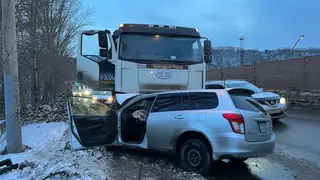 34-летний водитель иномарки погиб в ДТП с грузовиком в Краноярске