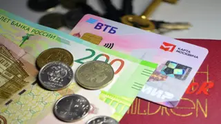 Полиция Красноярска начала проверку сообщений о продаже валюты с рук в центре города