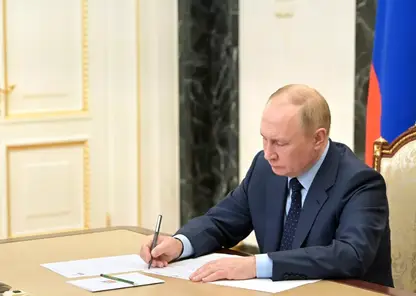 Президент России наградил медалью погибших в аварии томских медиков