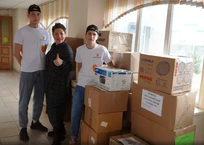 Красноярские активисты приложения «Вверх» отправили большую партию посуды для беженцев из Донбасса