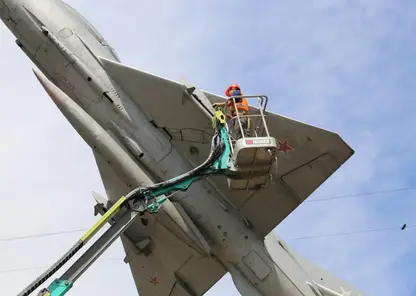КрАЗ финансирует реставрацию и монтаж освещения для памятника самолёту в Зелёной роще Красноярска
