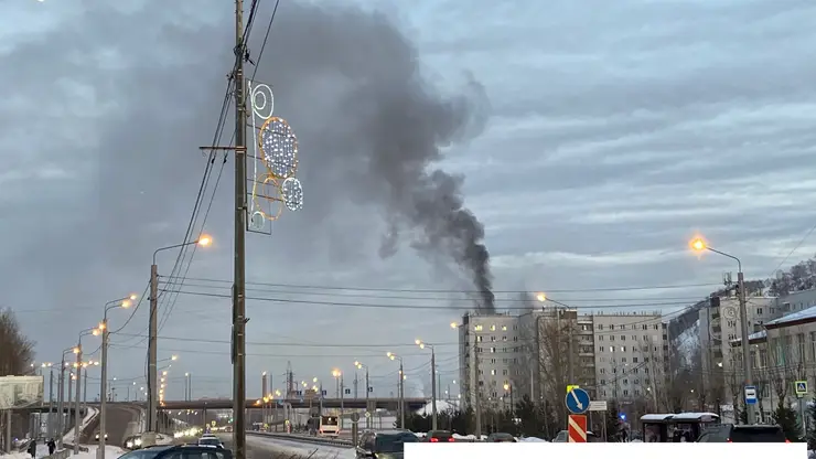 В Красноярске на улице Ключевская горит общежитие на 8 этаже