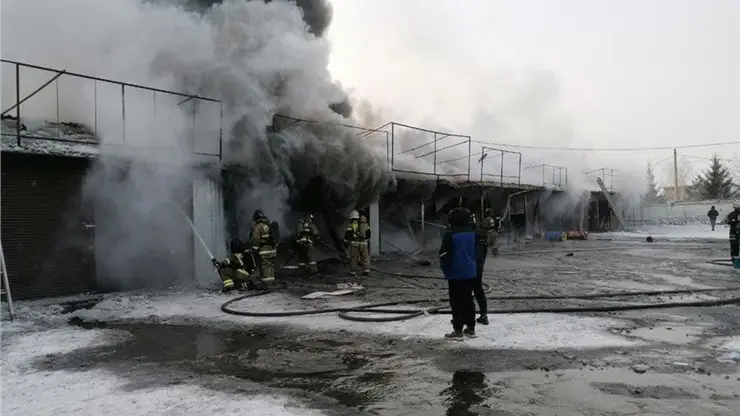 Пожар на складе игрушек в Красноярске локализован