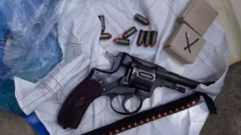 Целый арсенал оружия изъяли полицейские у 70-летнего жителя Козульского района
