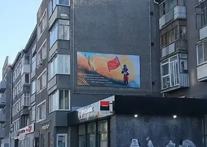 Изображение украинской бабушки со знаменем Победы появилось в Новосибирске