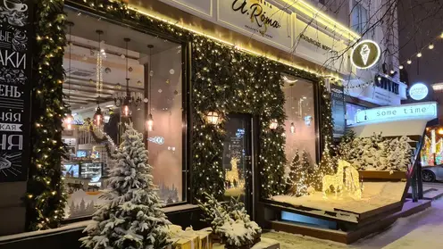 270 предпринимателей украсили фасады и витрины Центрального района Красноярска к Новому году