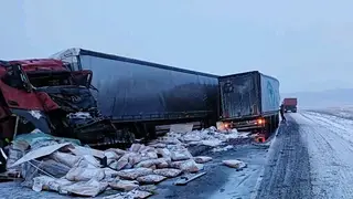 В Красноярском крае два грузовика попали в смертельную аварию