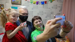 Губернатор края Александр Усс исполнил мечту трехлетней Вики Бакулиной
