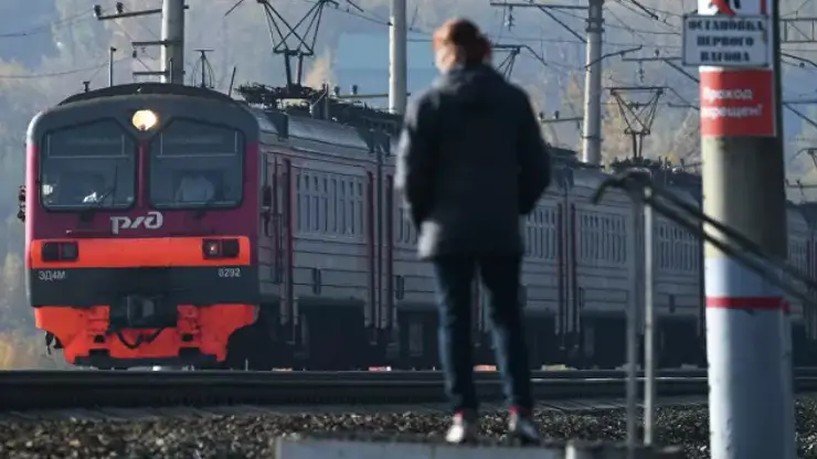 В Красноярском крае 19-летний парень попал под поезд