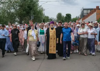 В Красноярске более 2 000 верующих совершили крестный ход с мощами Сергия Радонежского