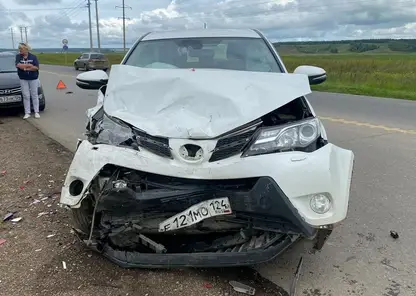 На трассе Красноярск - Элита водитель Nissan улетел в кювет после столкновения с Toyota RAV4