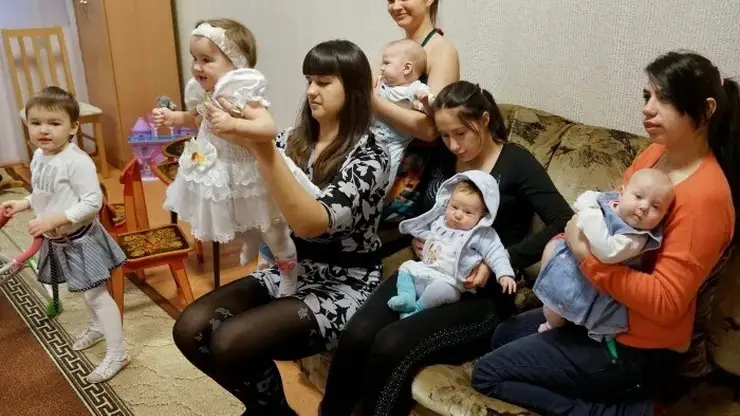 Более 900 многодетных матерей в 2023 году досрочно вышли на пенсию в Алтайском крае
