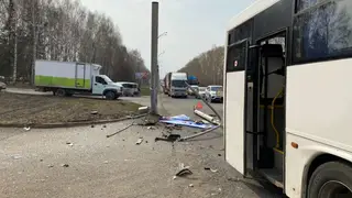 В Кемерово 3 человека пострадали при столкновении рейсового автобуса и иномарки