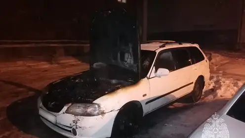 В Красноярском крае за сутки сгорело четыре легковых автомобиля